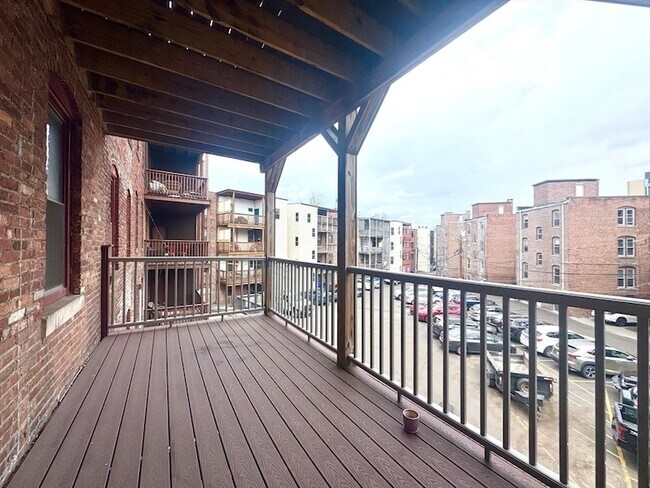 Building Photo - 260 Aspinwall Ave