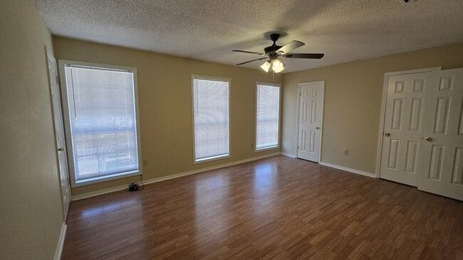 Building Photo - 3089 S Wesley Ct