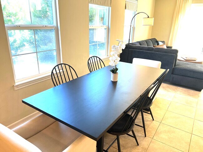 Building Photo - 10545 Zenor Ln