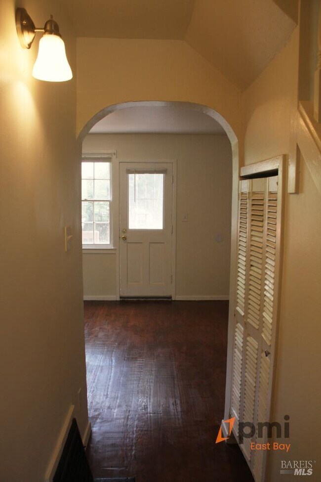 Building Photo - 5 Rodgers St