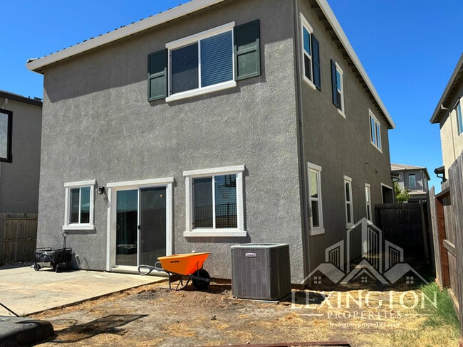 Building Photo - Beautiful Modern, 3BD/2.5BA Home in Rancho...