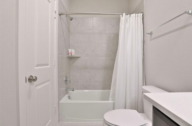 Building Photo - 2206 Bridgeport Path Dr