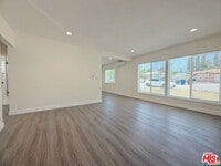 Building Photo - 410 E Cherry Ave