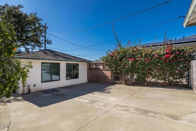 Building Photo - 3308 Primavera St