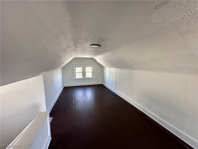 Building Photo - 484 Homer Ave