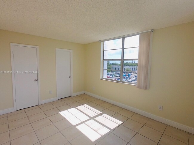 Building Photo - 488 NW 165th St