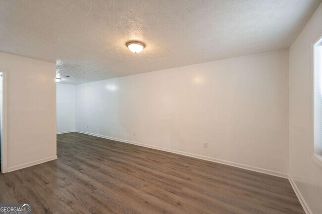 Building Photo - 414 Wall St