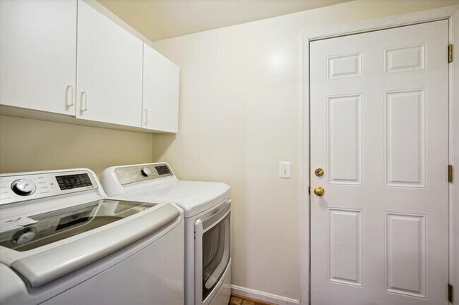 Building Photo - 11403 Bronzedale Dr