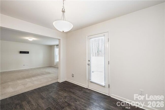 Building Photo - 824 Yorkshire Dr