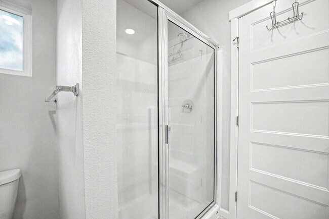 Building Photo - Modern Yelm Home Built in 2023, Walk-In Closets, Deep Storage & Neighborhood Park!