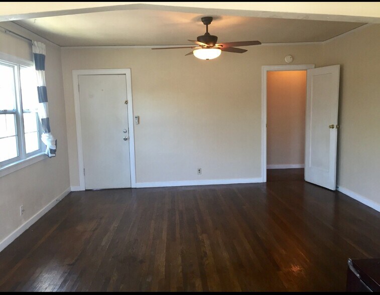 Living room - 706 9th St