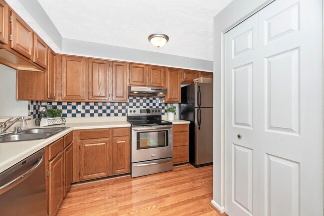 Building Photo - Condo Close to Downtown Frederick