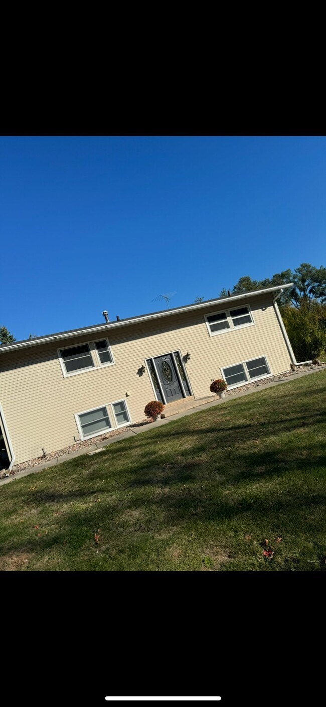 Building Photo - 524 Lakeview Dr