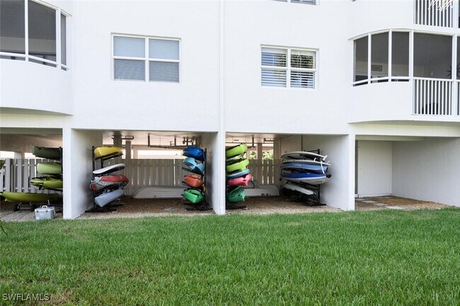 Building Photo - 12945 Vanderbilt Dr