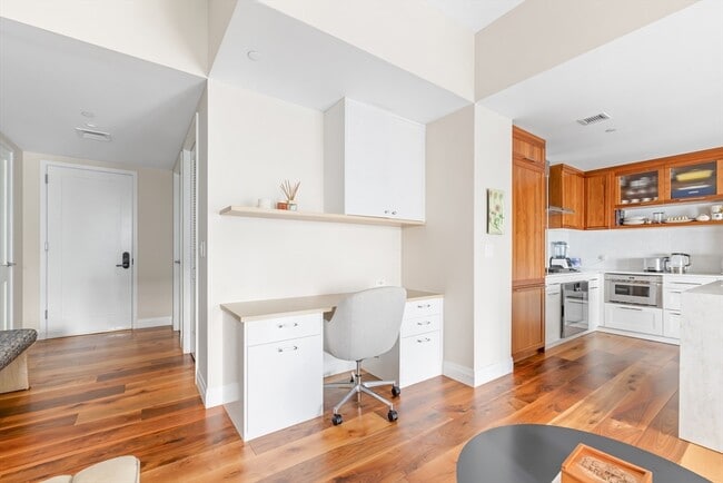 Building Photo - 300 Pier 4 Blvd.