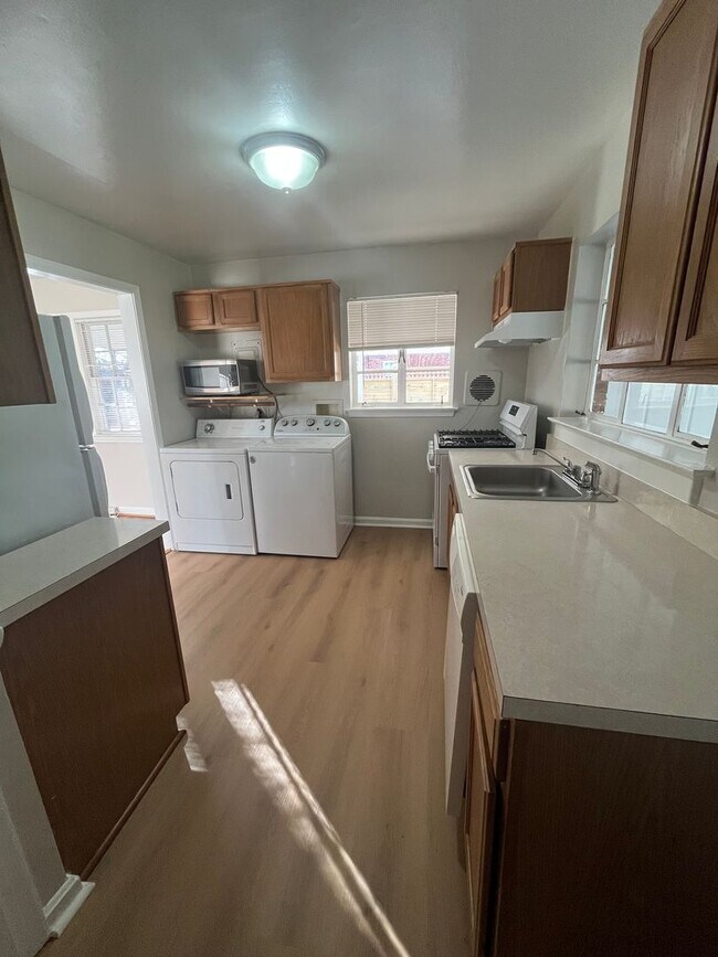 Building Photo - 7908 Wellington Rd