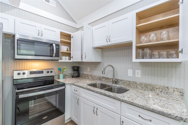 Building Photo - 1025 Smyzer Rd