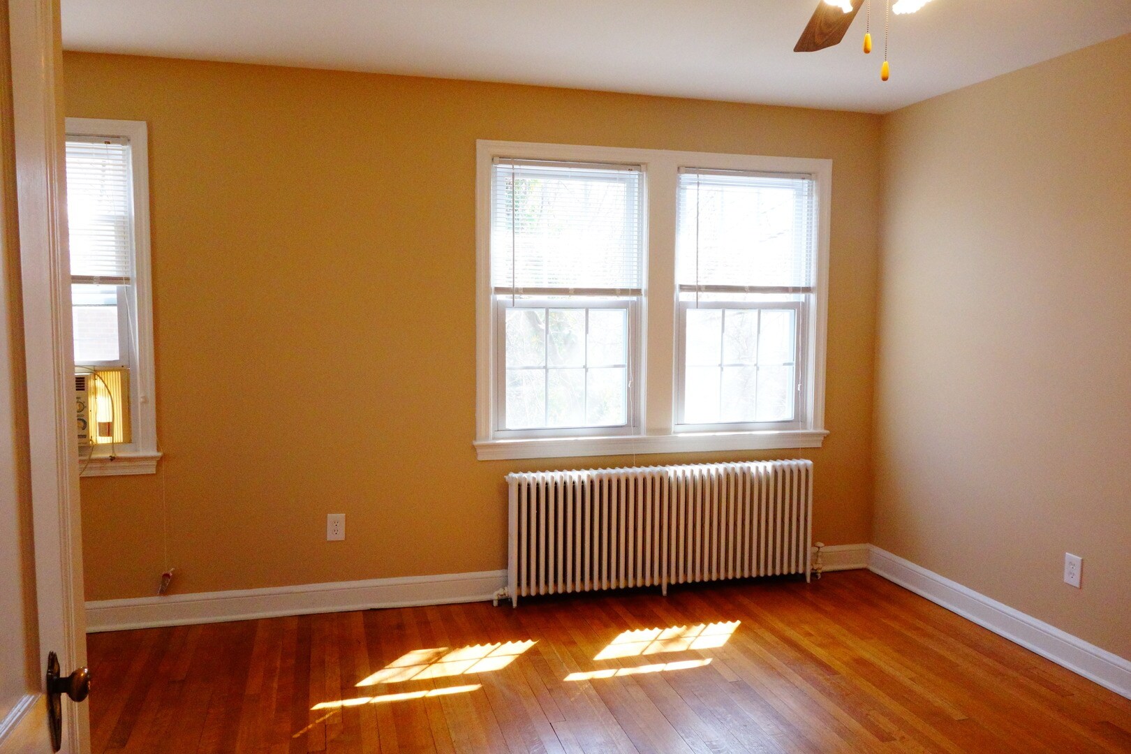 Building Photo - Beautifully Updated Apartments in a Quiet Garden-Style Building