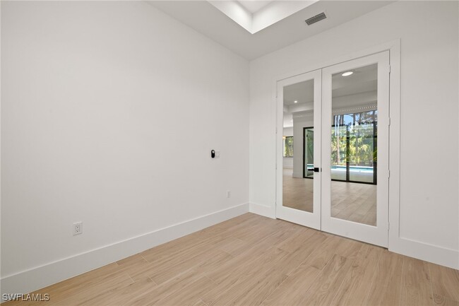 Building Photo - 1587 Golden Gate Blvd W