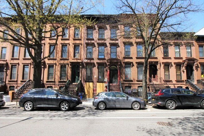 Building Photo - Brand NEW 4 Bed 1 Bath Floor-Thru Brownsto...
