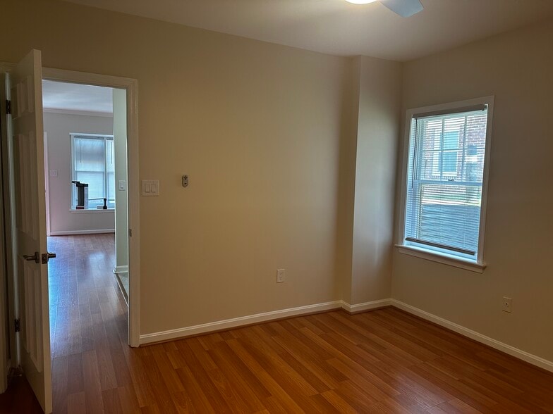 Bedroom - 2530 Fairfax Dr