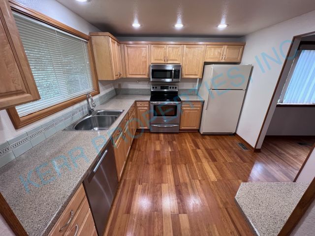 Building Photo - 2650 SW Meyers Dr