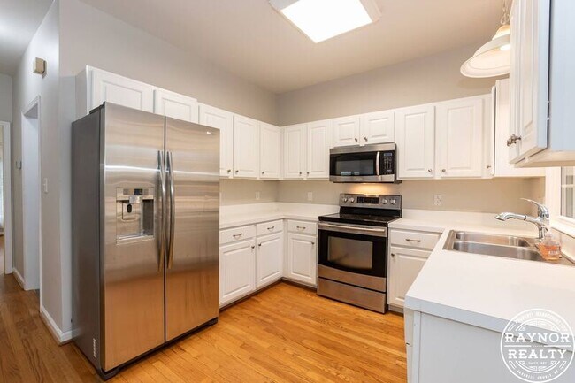 Building Photo - 810 Tacy Pl