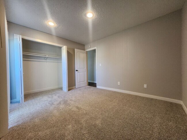 Building Photo - 4615 Picturesque Ct