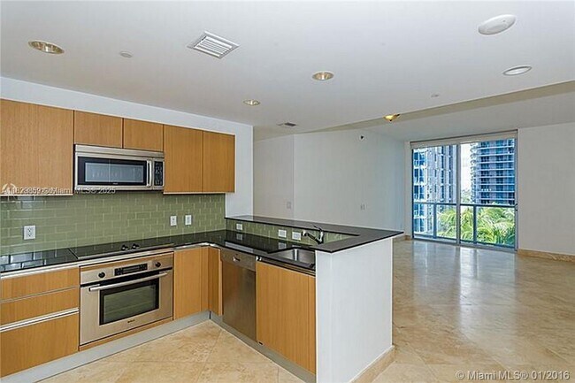 Building Photo - 1060 Brickell Ave