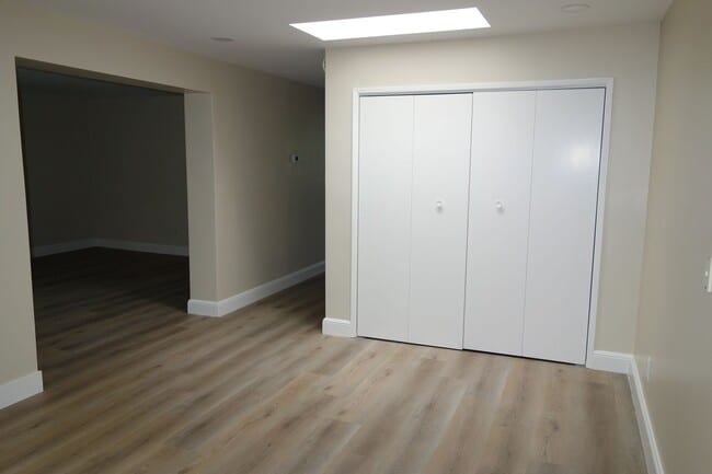 Building Photo - Cute Country Living!