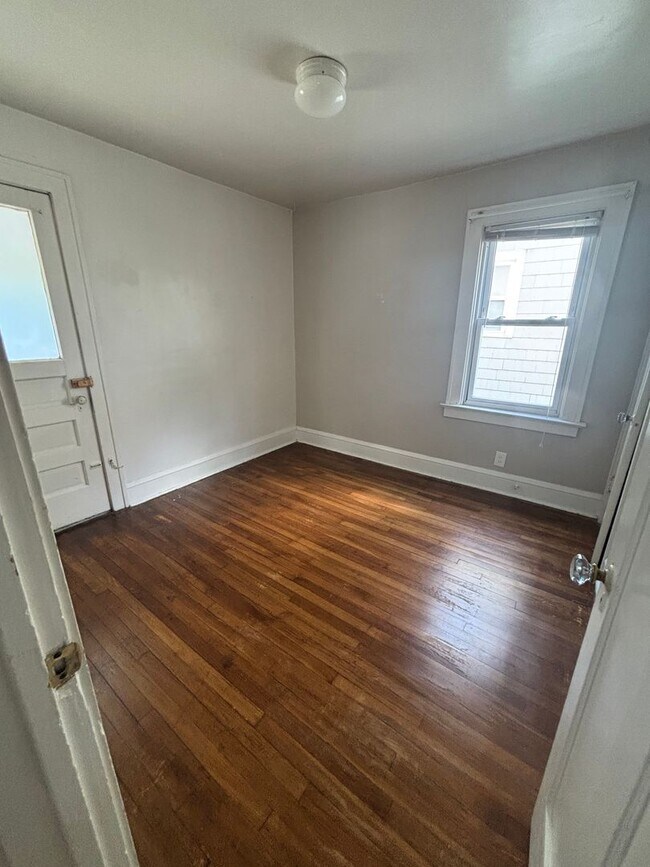 Building Photo - 4bd Single Cleveland Hts Cash Pay