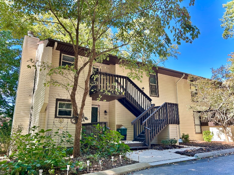 Primary Photo - 174 Turnwood Ln