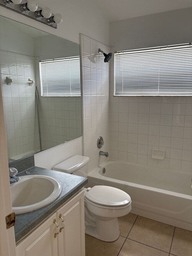 Building Photo - Spacious 4-Bedroom Pool Home in Indian Cre...