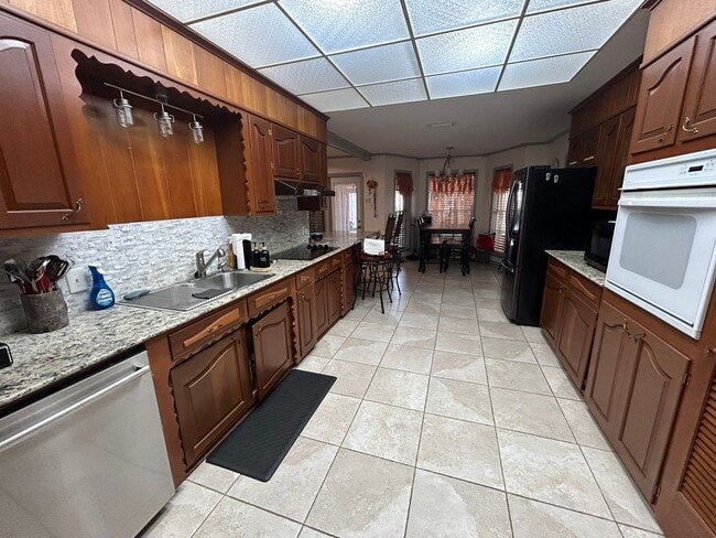Building Photo - SPACIOUS HOME IN OF NORTH BOSSIER