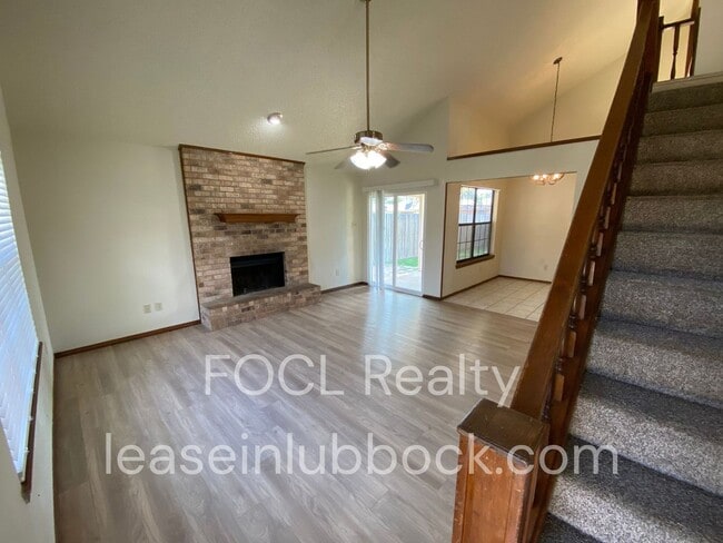 Building Photo - 2 story 3 bed 2.5 bath 2 car garage