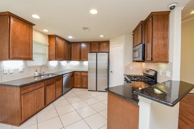 Building Photo - 231 S Lantana Cir