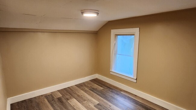 Building Photo - Four bedroom house available now  in Bradf...