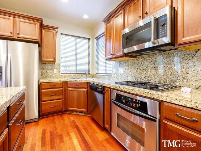 Building Photo - Beautiful 3+br/2.5ba House with office, fenced yard, 2 car garage and AC