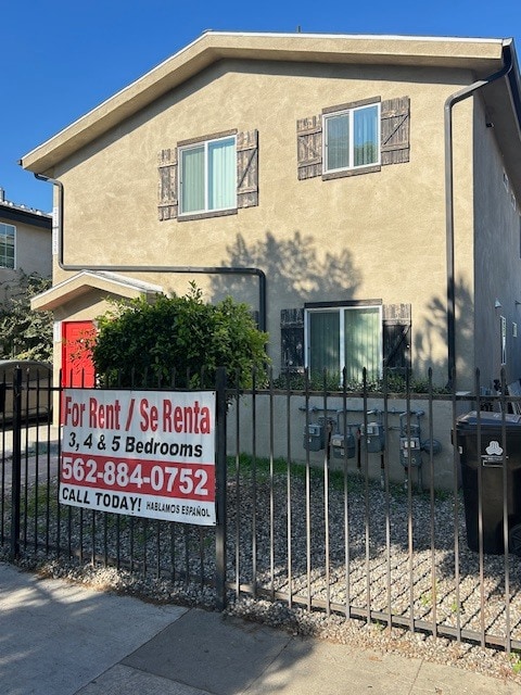 Building Photo - 213 1/2 E 84th Pl