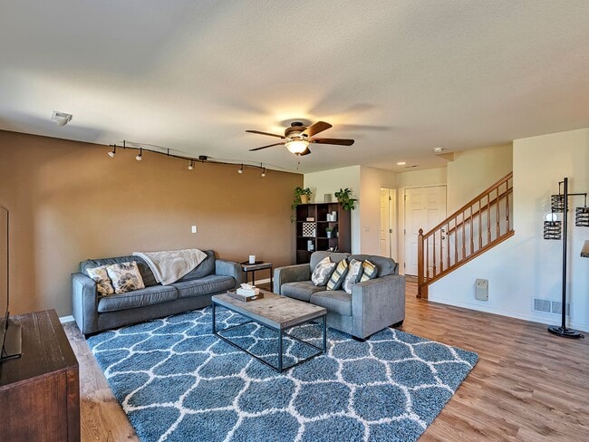 Building Photo - Spacious 3 Bedroom 2 1/2 Bath in Castle Rock!