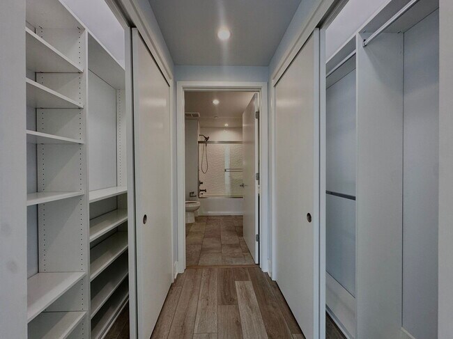 Building Photo - 5953 Saturn St