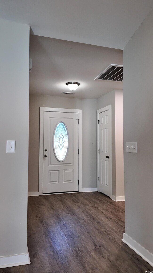 Building Photo - 1561 Heirloom Dr