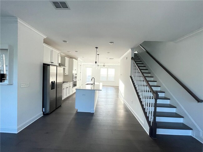 Building Photo - 6577 Beacon Dr