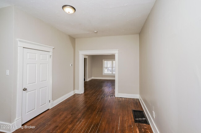 Building Photo - 3630 River Park Dr