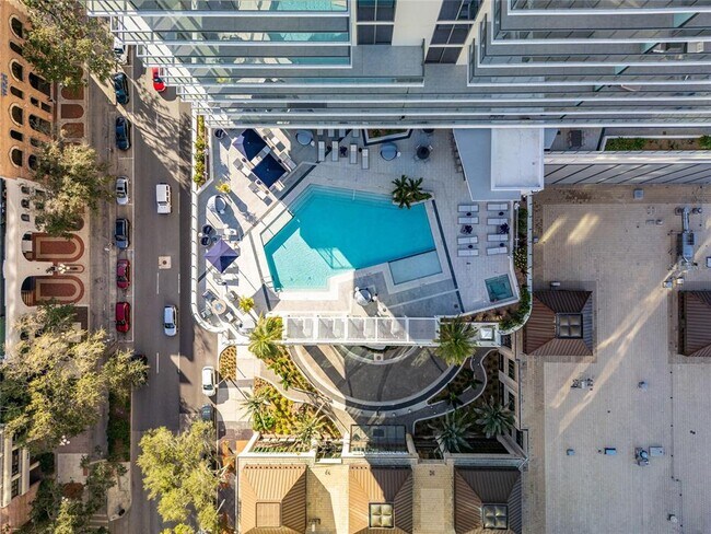 Building Photo - 275 1st Ave S