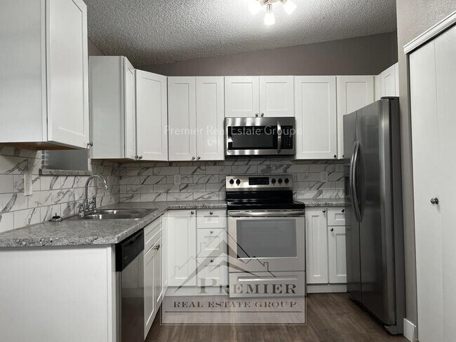 Building Photo - 3466 Foxridge Dr