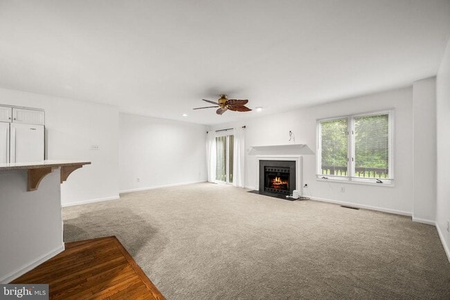 Building Photo - 267 Fox Run