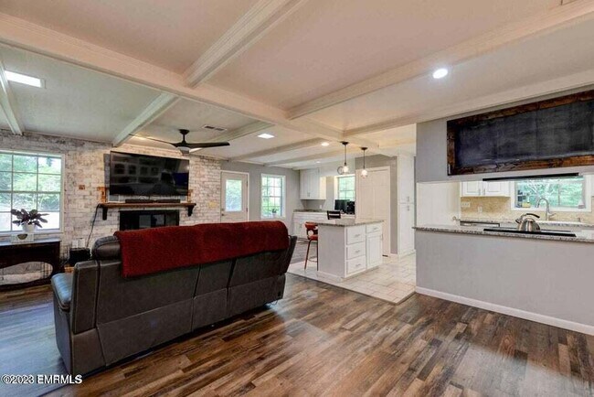 Building Photo - 108 Frances Ave