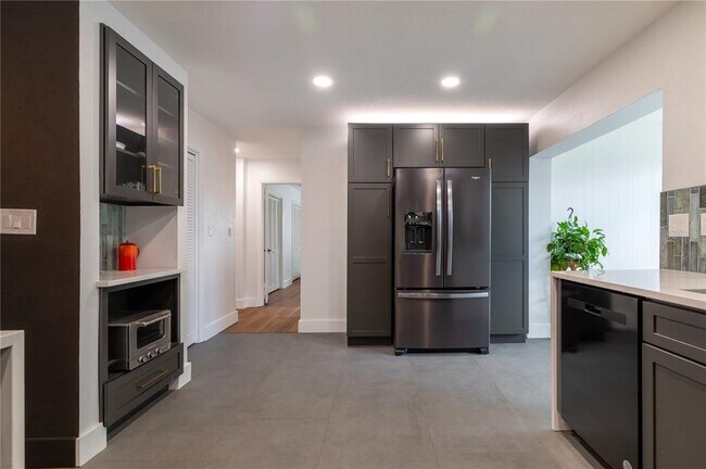 Building Photo - 1097 Eden Isle Blvd NE