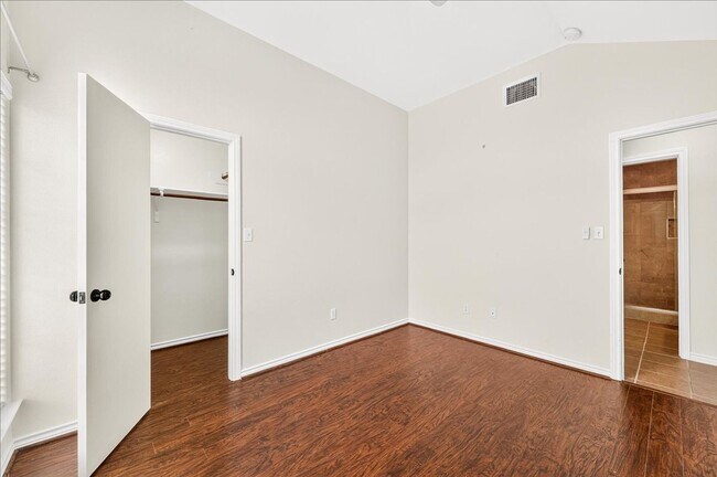 Building Photo - 3810 Los Arroyos Dr